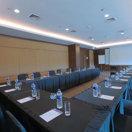 Holiday Inn Express Jakarta International Expo By Ihg Exterior foto