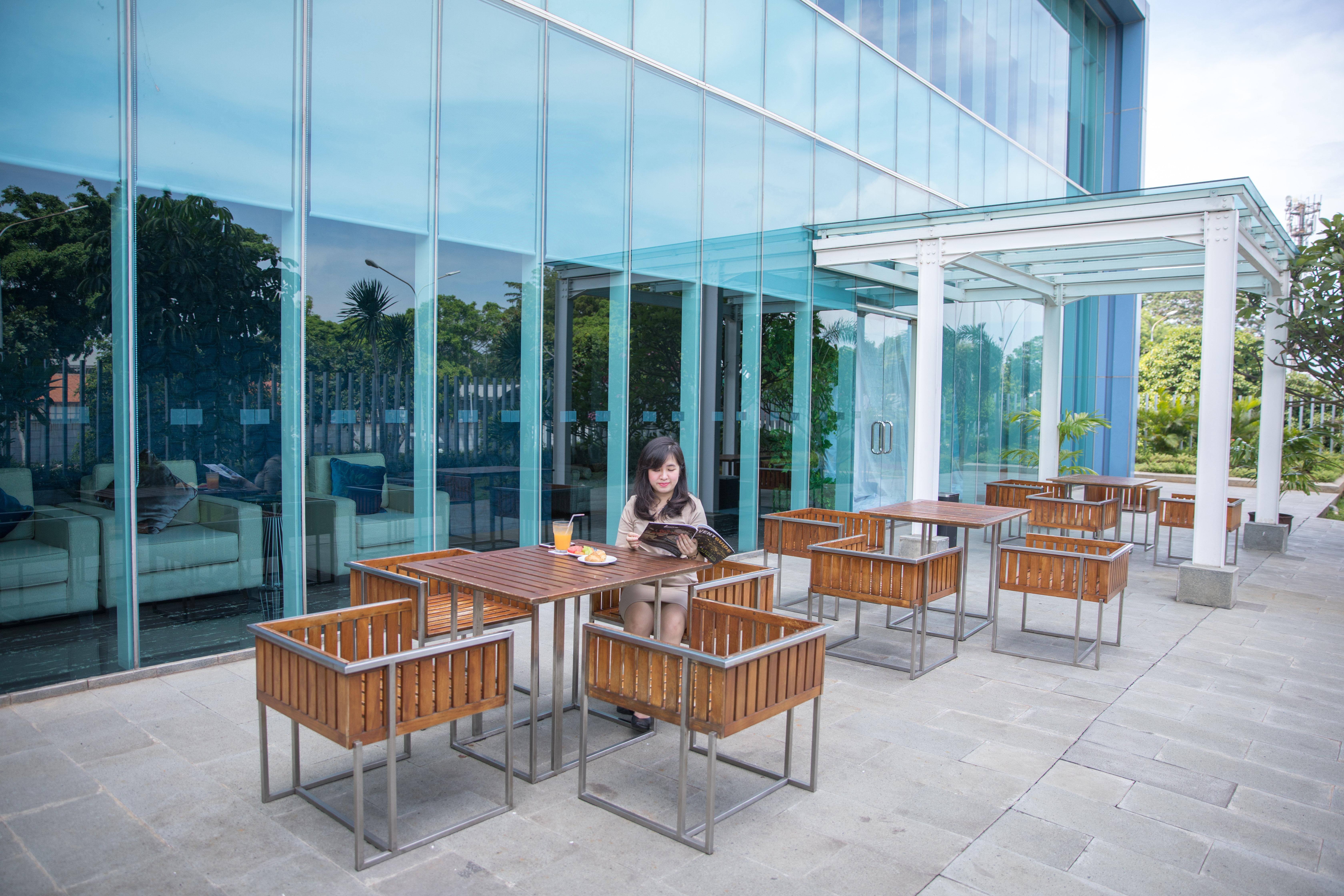Holiday Inn Express Jakarta International Expo By Ihg Exterior foto