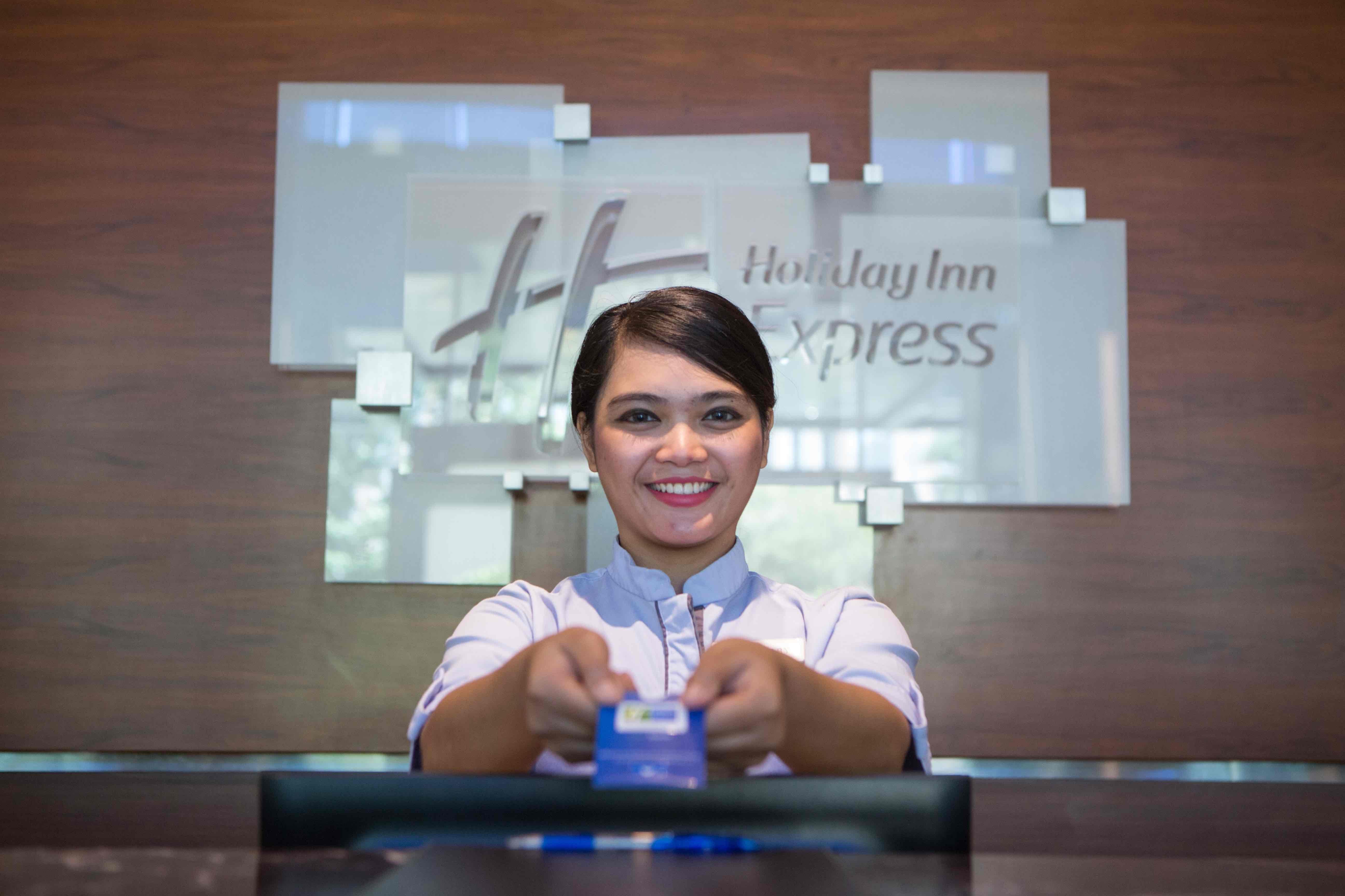 Holiday Inn Express Jakarta International Expo By Ihg Exterior foto