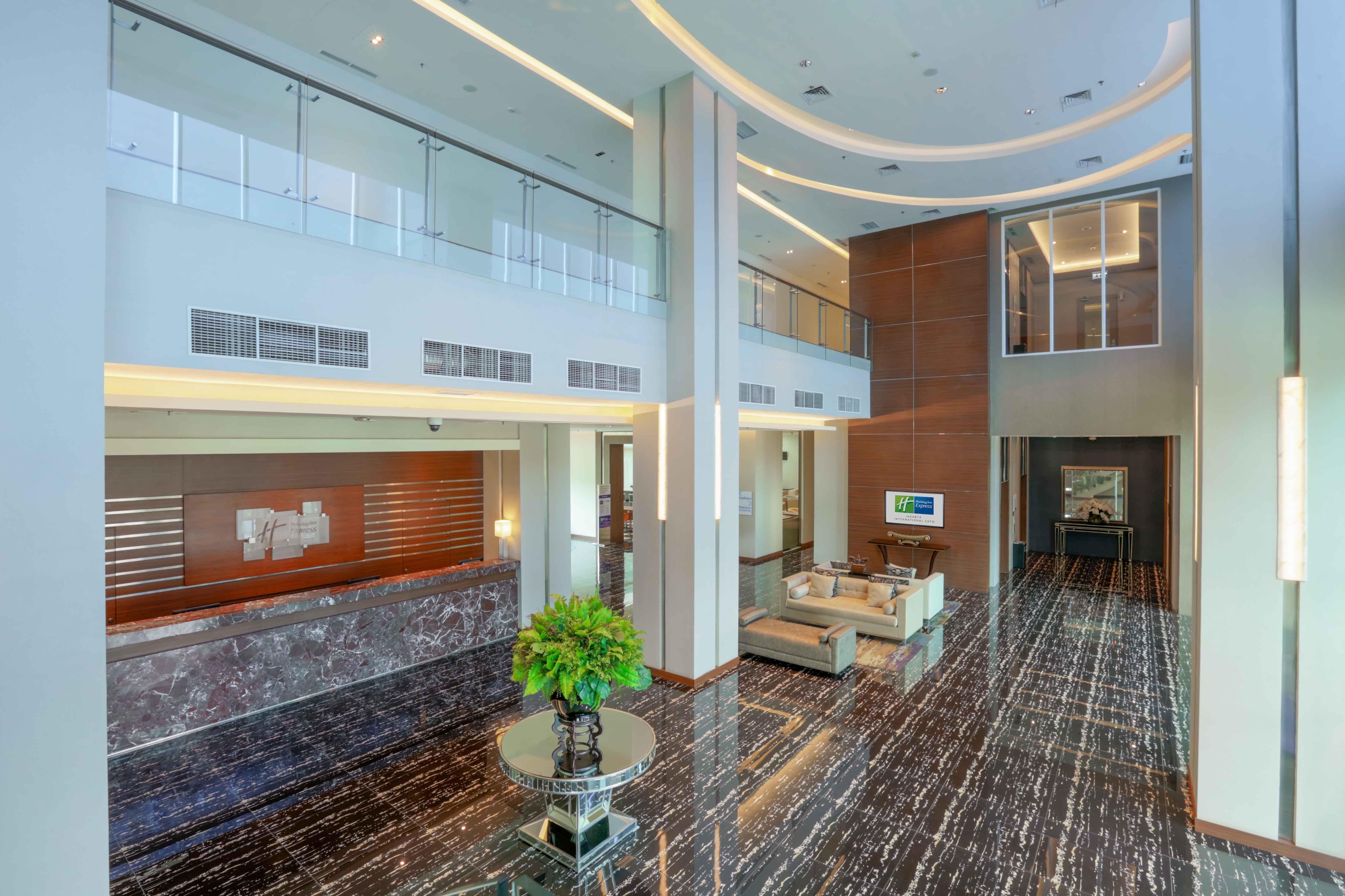Holiday Inn Express Jakarta International Expo By Ihg Exterior foto