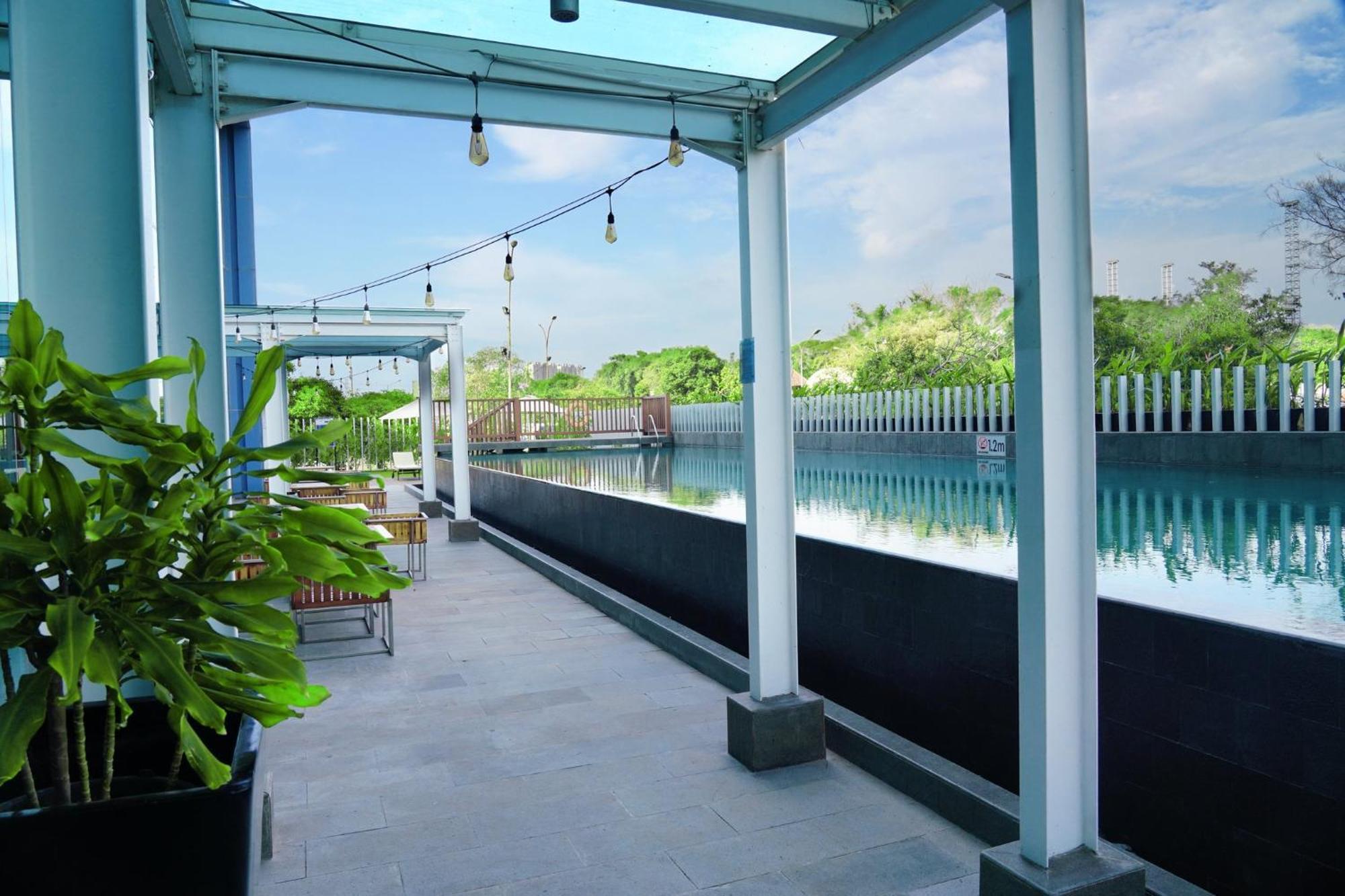 Holiday Inn Express Jakarta International Expo By Ihg Exterior foto