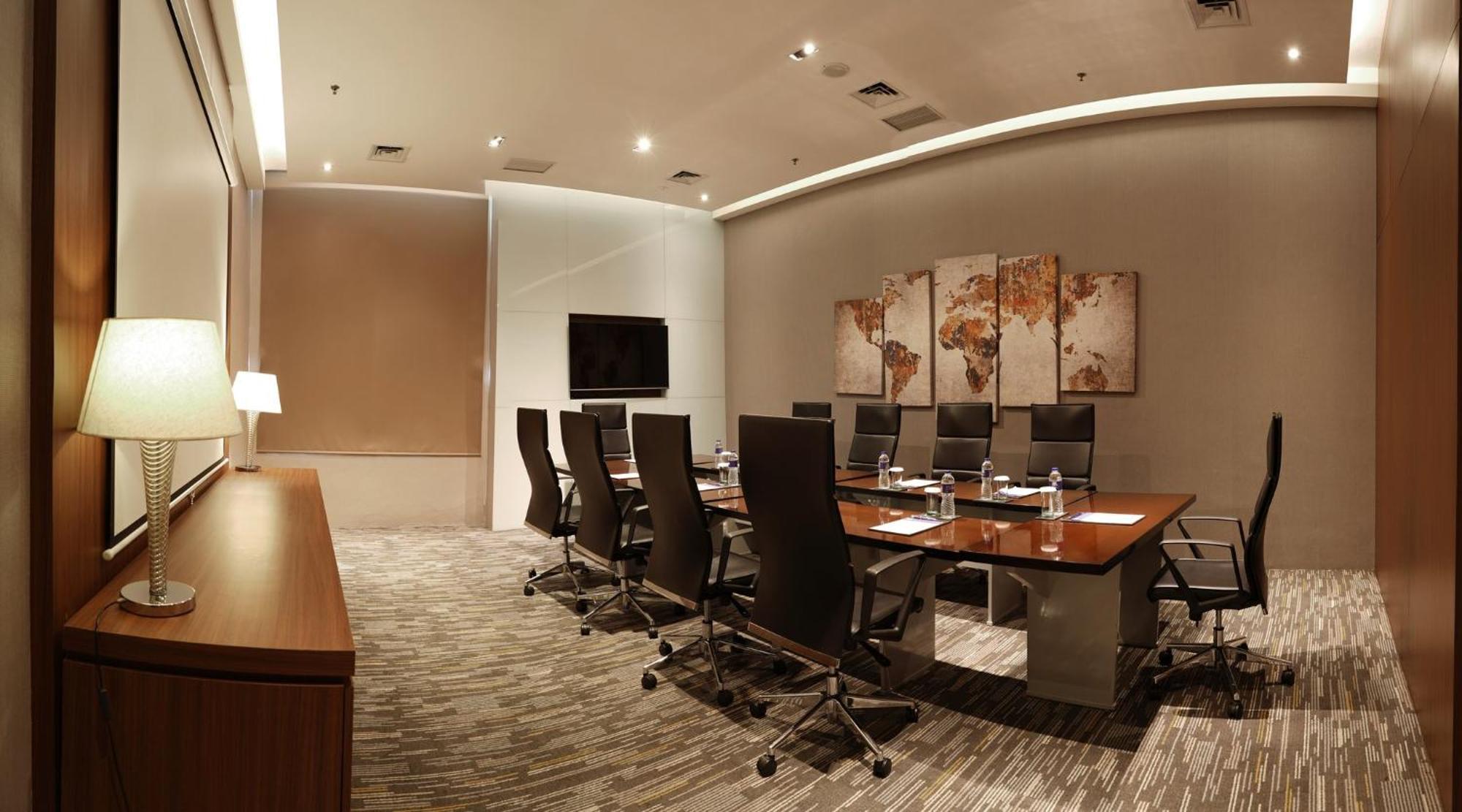 Holiday Inn Express Jakarta International Expo By Ihg Exterior foto