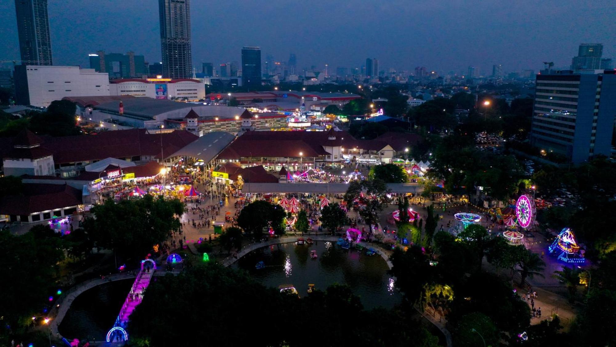 Holiday Inn Express Jakarta International Expo By Ihg Exterior foto