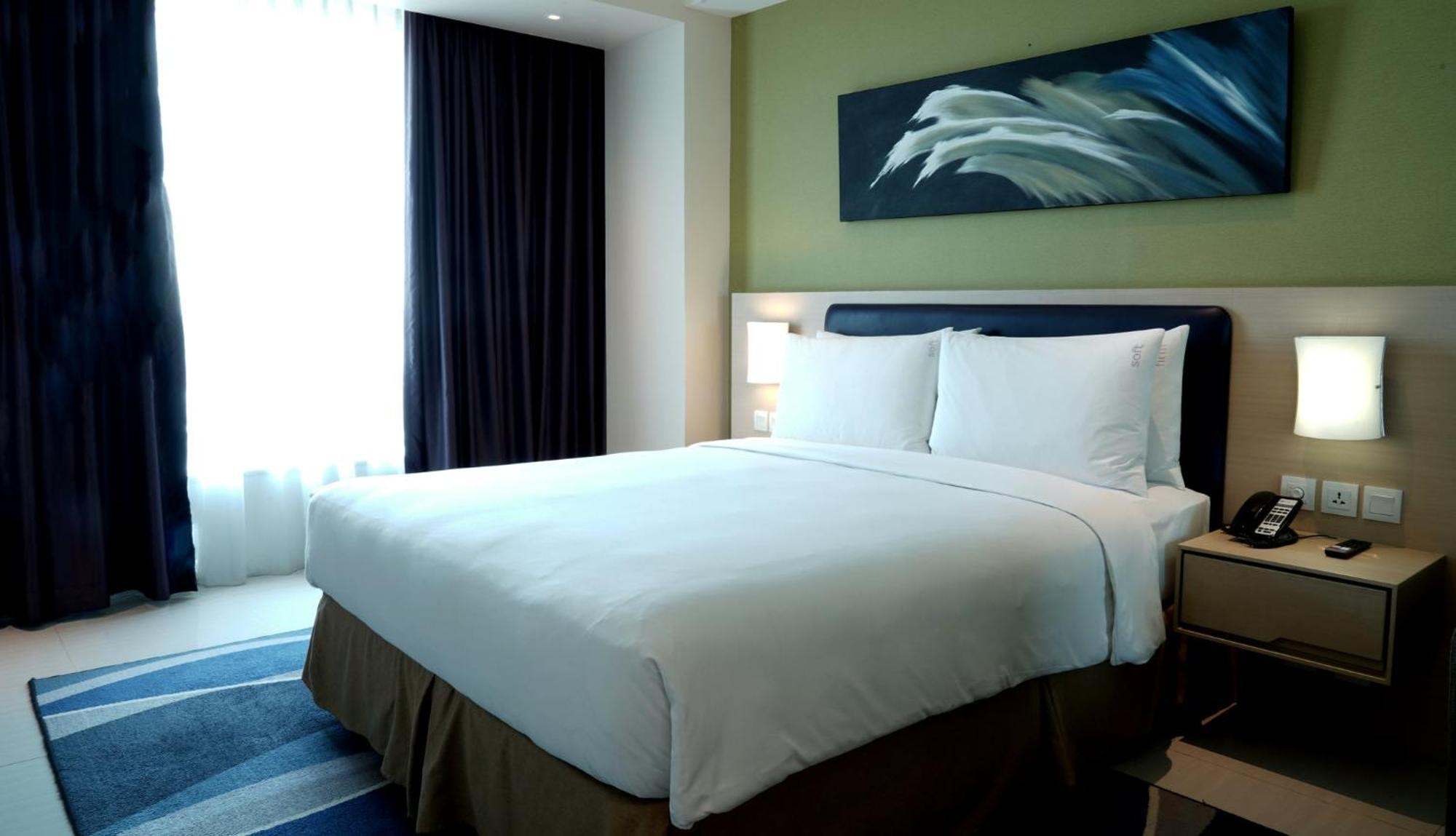 Holiday Inn Express Jakarta International Expo By Ihg Exterior foto